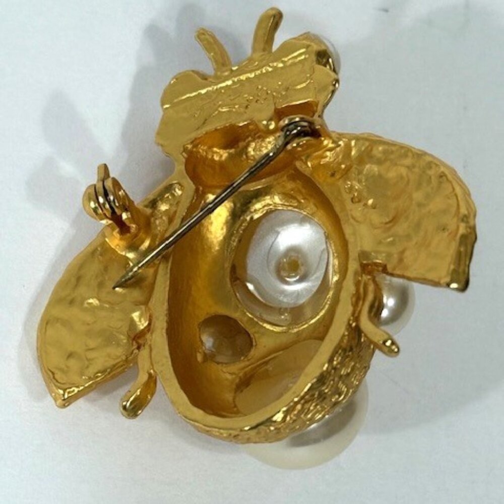 Vintage Doreen Ryan gold-tone and pearlescent stone bumblebee brooch/pin. - Picture 7 of 9